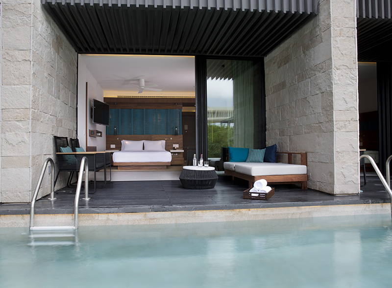 Grand Hyatt Playa del Carmen swim up pool - editorial only