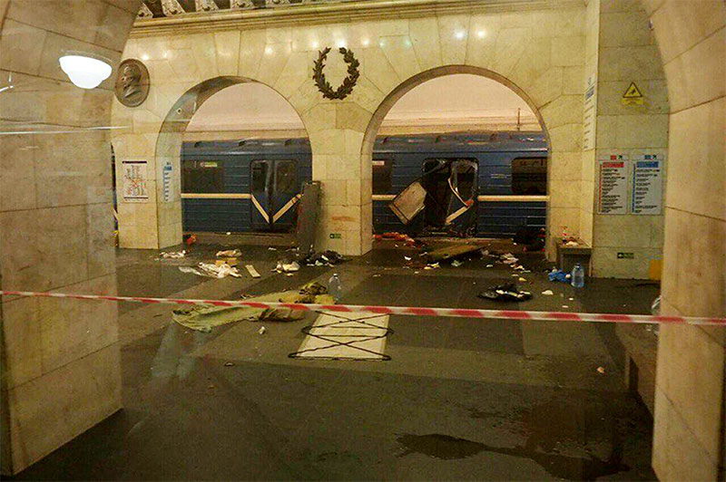 A subway train hit by a explosion stays at the Tekhnologichesky Institut subway station in StPetersburg Russia