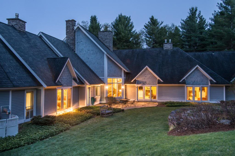 Stone Hill Inn Exterior