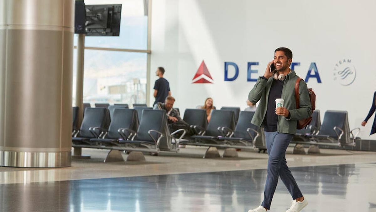 Delta Air LinesCustomer in the airport