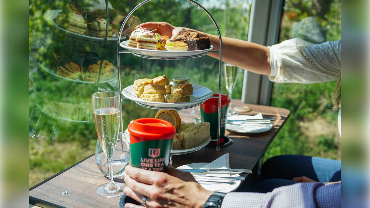 Evan Evans Tours x PG TipsAfternoon Tea Sightseeing Bus TourLondon