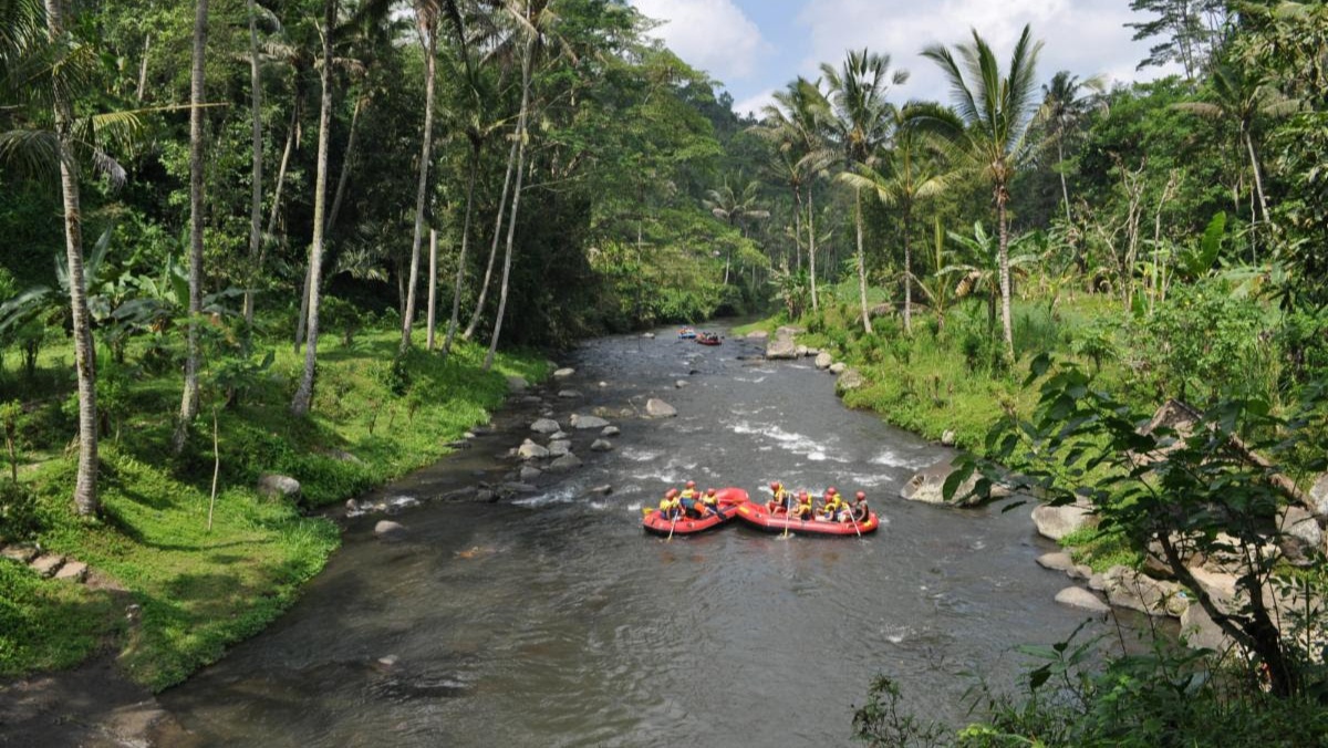 Family-friendly rafting experienceTelaga Waja River