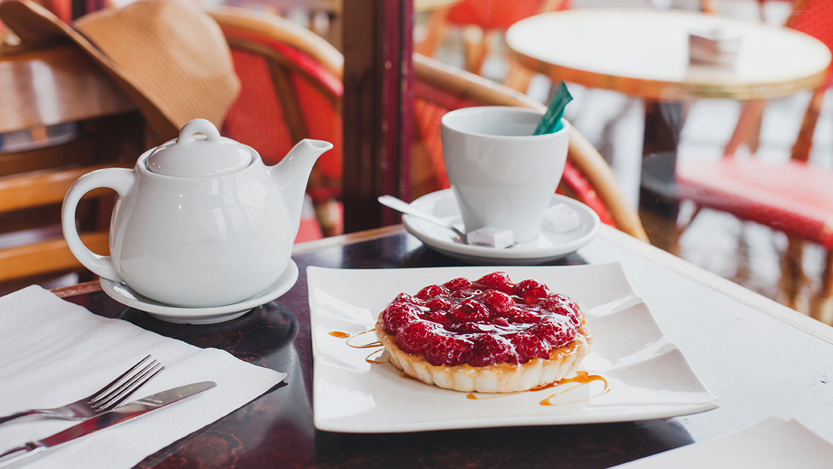 Tea and dessert in a cafe