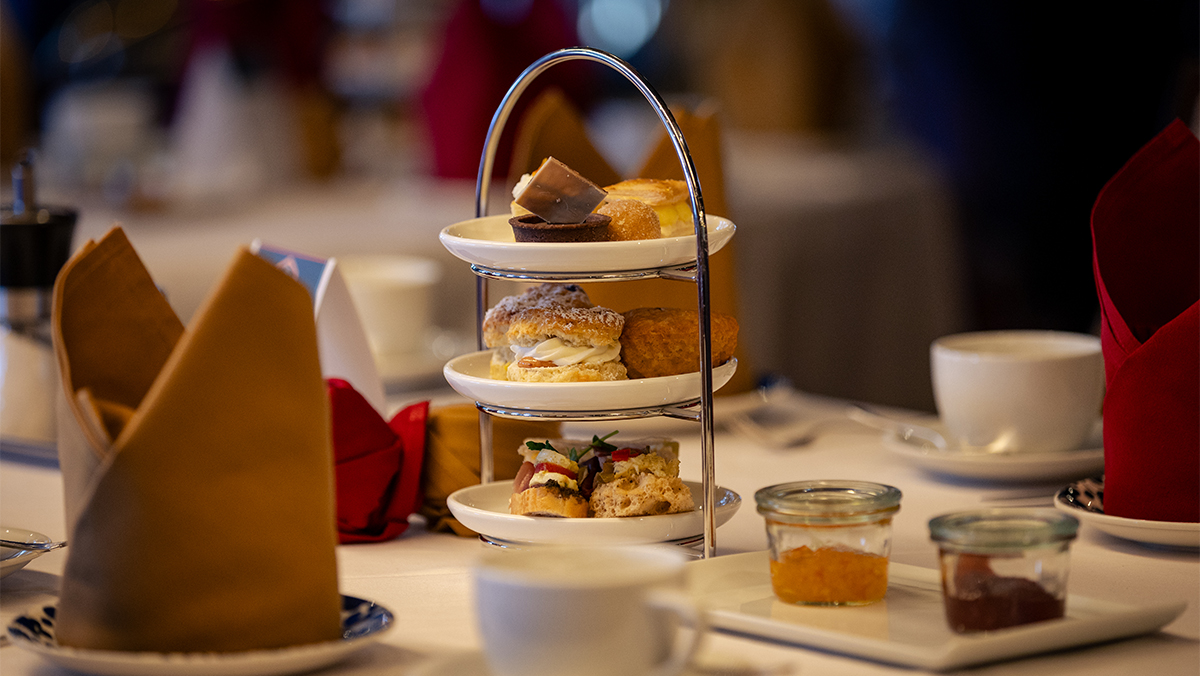 Grand Meetup Afternoon Tea Place Setting