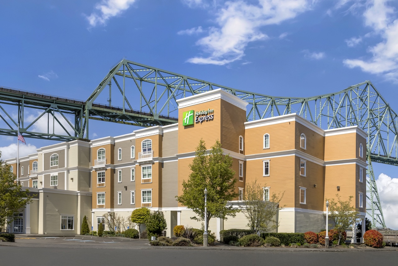 exterior of HI Express