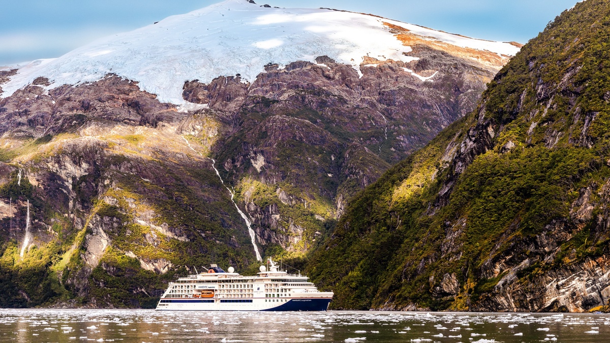 INS2518 SchiffHapag-Lloyd Cruises