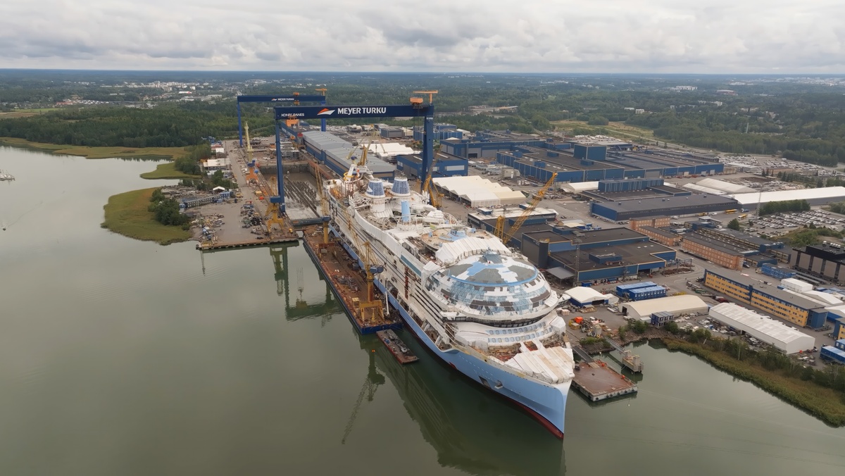 Legend of the SeasFloat OutDroneRoyal Caribbean