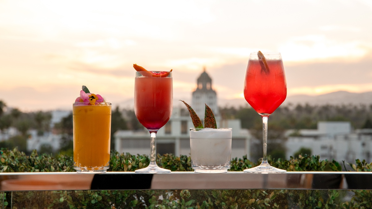 PozaCocktailsLErmitage Beverly Hills