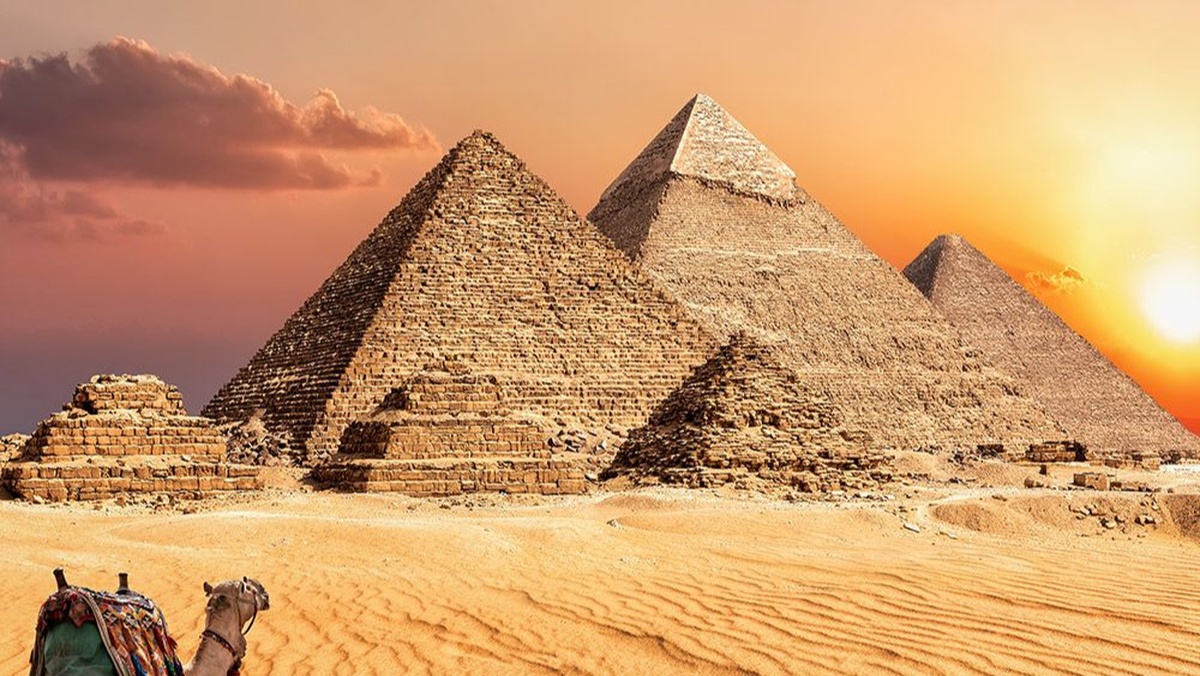 Pyramids of GizaCentral Holidays