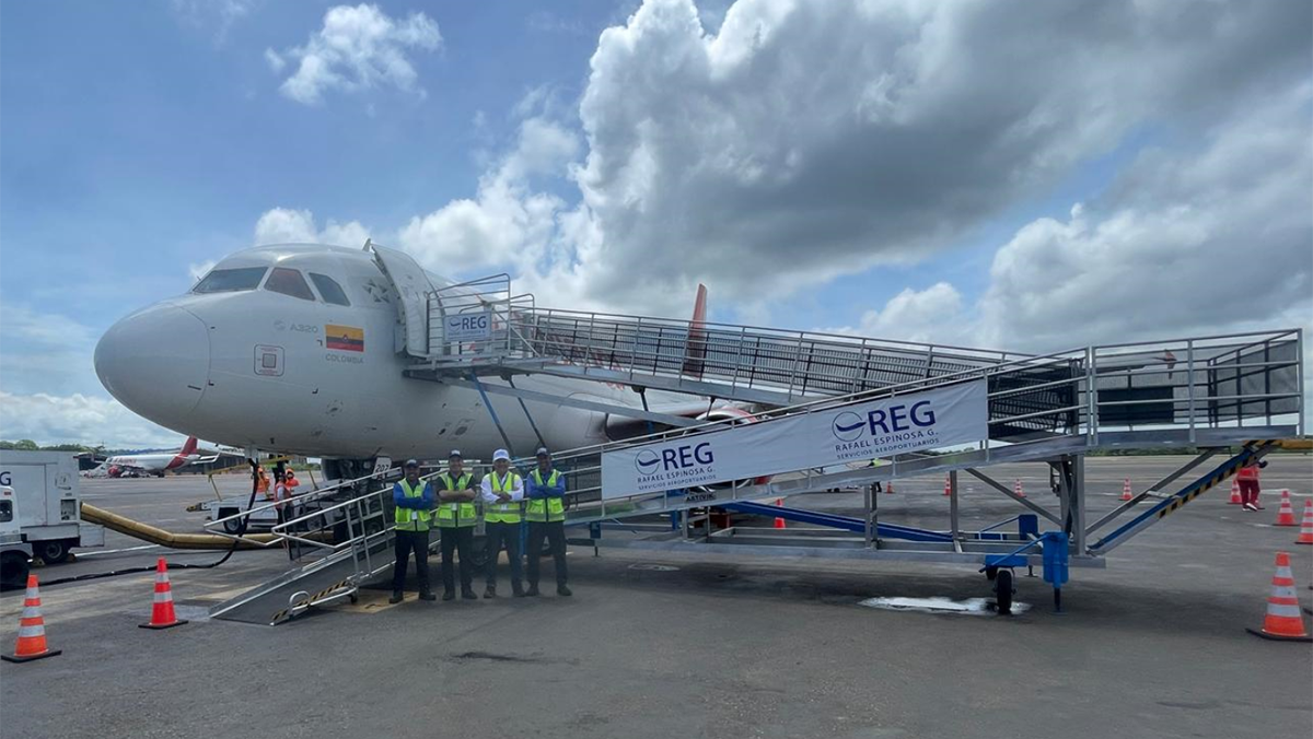 A boarding ramp on Avianca