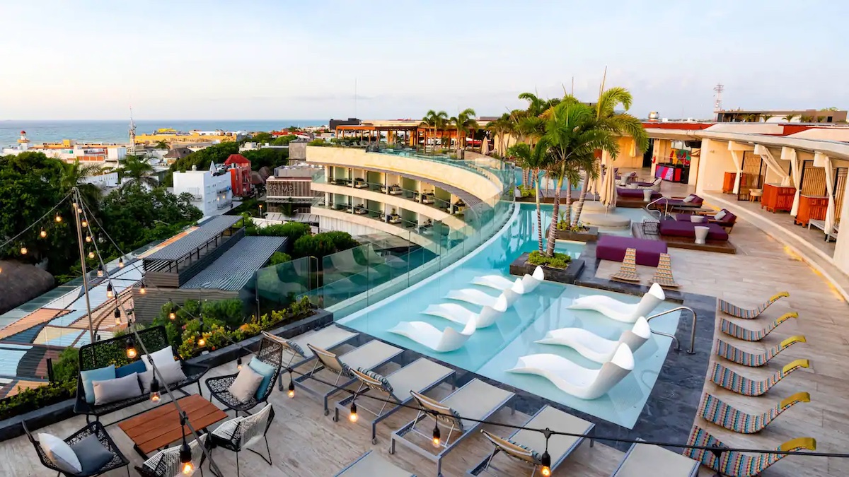 Thompson Playa del Carmen Main House and Beach House