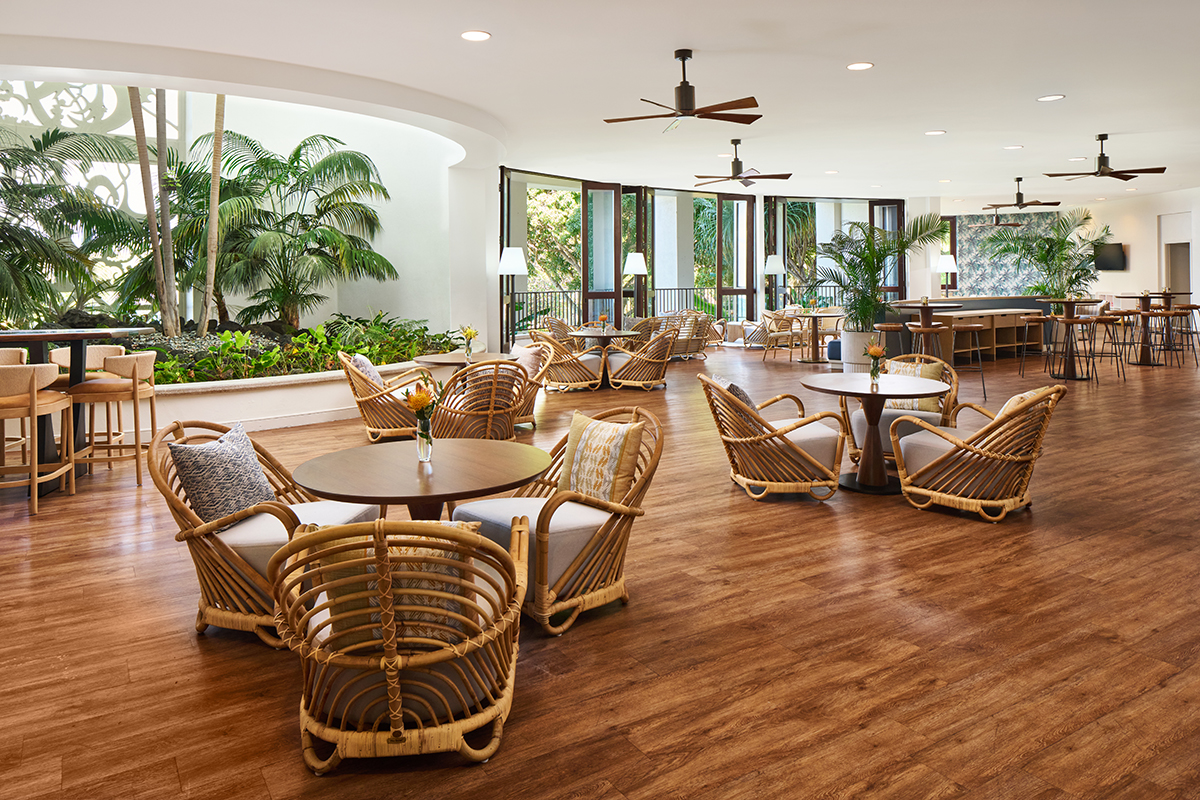 Outrigger Kona Resort  SpaVoyager 47 Club Lounge