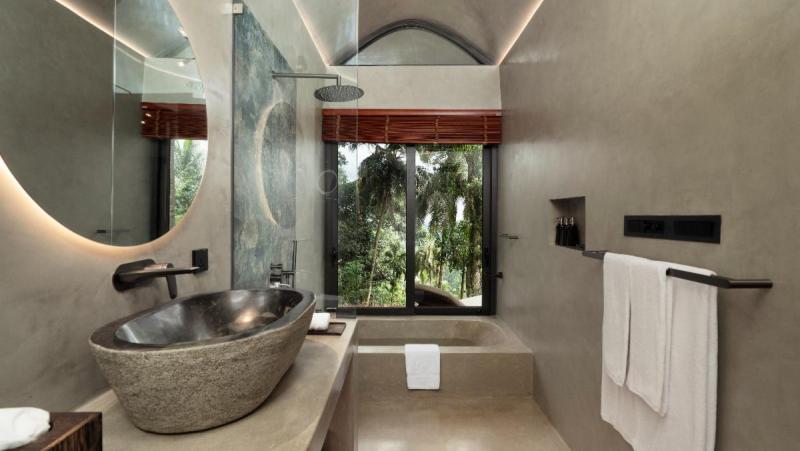 Aarunya Nature Resort villa bathroom