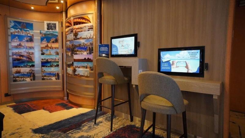 Oosterdam_Photo Studio_Holland America Line
