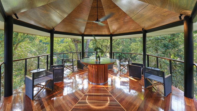 Silky Oaks Lodge Jungle perch lounge