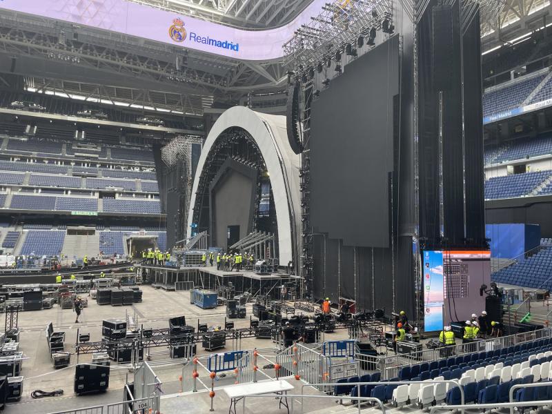 Santiago Bernabéu Stadium: Eighteen Cohesion CO12 left-right for the main hangs and sixteen CO12 on each side hang. Six Cohesion CP218 II+ subwoofers were front-flown left-right with an additional dozen per side stacked on the ground for low end extension. Eight Cohesion CO8 per side were used as fill.
