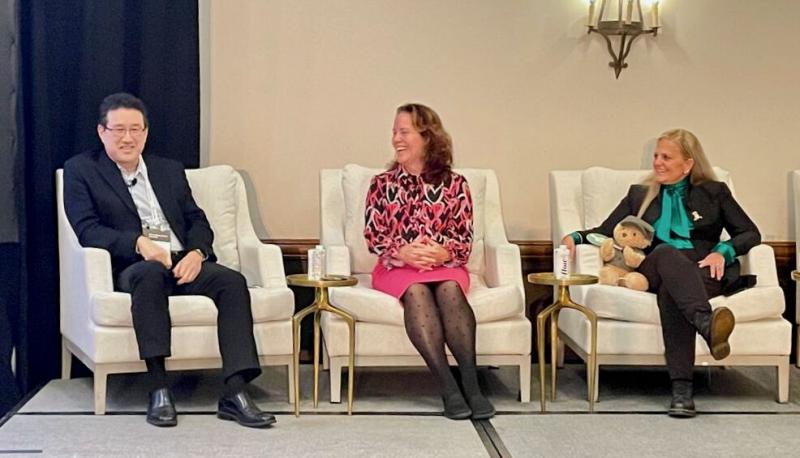 Silverlinings Cloud Executive Summit panel from left: Moderator Leonard Lee, NeXt Curve; Carolyn Duby, Cloudera; Dara Meath, Build-a-Bear Workshop: Source: Diana Goovaerts/Silverlinings