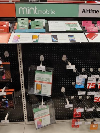 Mint Mobile store display